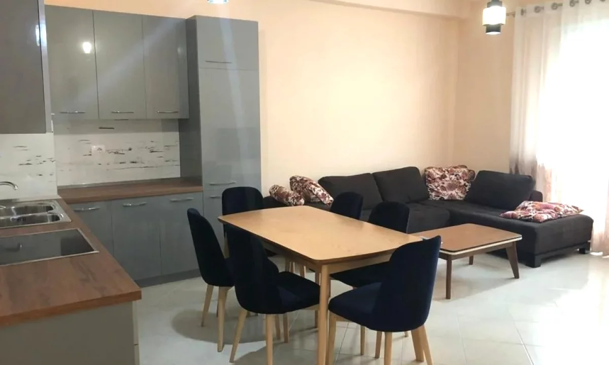 Shtepi me qera Apartament ne Tirane, 2+1, Mobilimi E mobiluar, Pagesa 700  Euro.