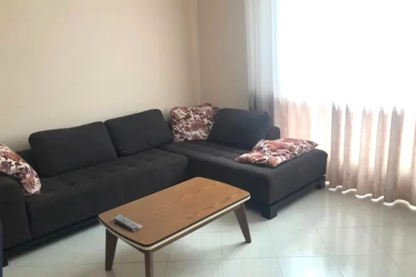 Shtepi me qera Apartament ne Tirane, 2+1, Mobilimi E mobiluar, Pagesa 700  Euro.