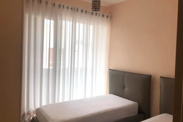 Shtepi me qera Apartament ne Tirane, 2+1, Mobilimi E mobiluar, Pagesa 700  Euro.