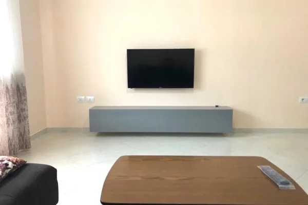 Shtepi me qera Apartament ne Tirane, 2+1, Mobilimi E mobiluar, Pagesa 700  Euro.