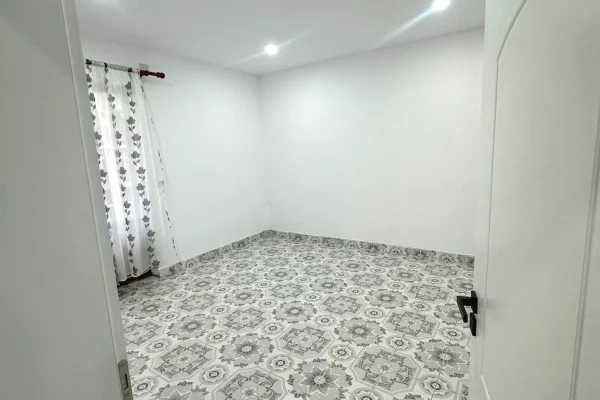 Shtepi me qera Apartament ne Tirane, 2+1, Mobilimi E mobiluar, Pagesa 500  Euro.