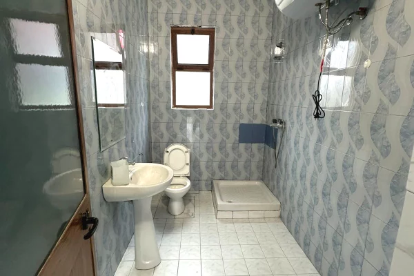 Shtepi me qera Apartament ne Tirane, 2+1, Mobilimi E mobiluar, Pagesa 500  Euro.