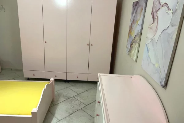 Shtepi me qera Apartament ne Tirane, 2+1, Mobilimi E mobiluar, Pagesa 600  Euro.