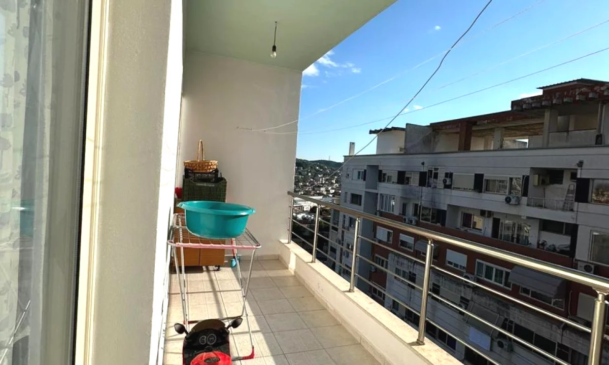 Shtepi ne shitje Apartament ne Tirane, 2+1, Mobilimi E mobiluar, Pagesa 165,000  Euro.