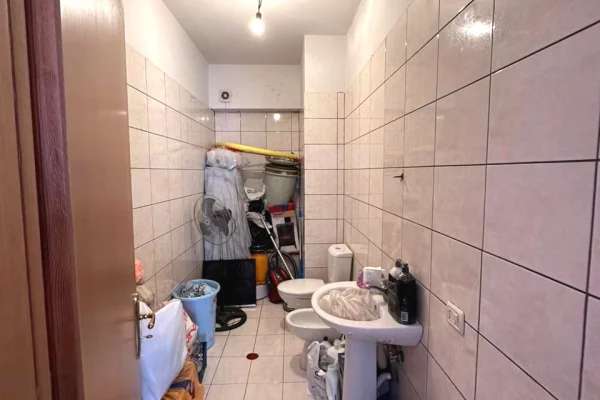 Shtepi ne shitje Apartament ne Tirane, 2+1, Mobilimi E mobiluar, Pagesa 165,000  Euro.