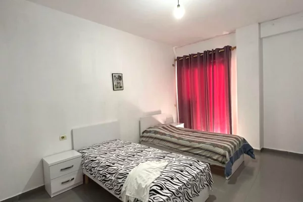 Shtepi ne shitje Apartament ne Tirane, 2+1, Mobilimi E mobiluar, Pagesa 165,000  Euro.