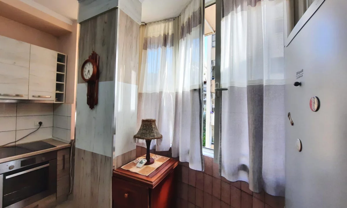 Shtepi ne shitje Apartament ne Tirane, 2+1, Mobilimi E mobiluar, Pagesa 145,000  Euro.