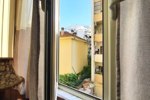 Shtepi ne shitje Apartament ne Tirane, 2+1, Mobilimi E mobiluar, Pagesa 145,000  Euro.