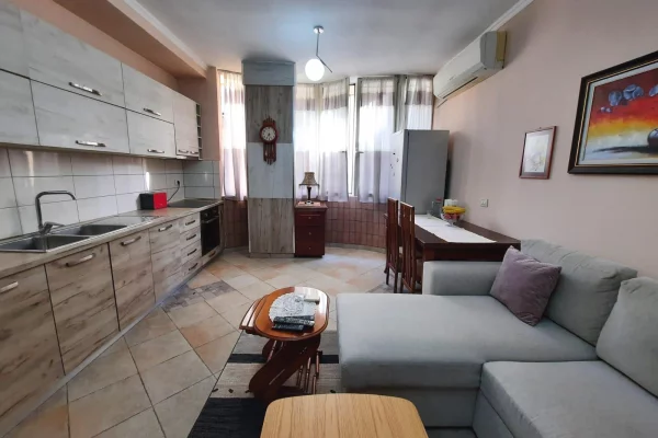 Shtepi ne shitje Apartament ne Tirane, 2+1, Mobilimi E mobiluar, Pagesa 145,000  Euro.