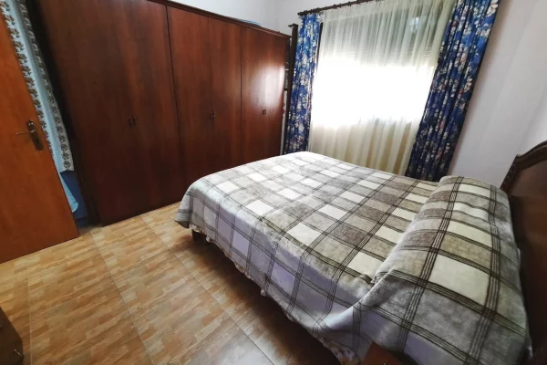Shtepi ne shitje Apartament ne Tirane, 2+1, Mobilimi E mobiluar, Pagesa 145,000  Euro.