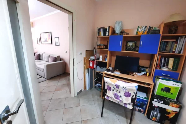 Shtepi ne shitje Apartament ne Tirane, 2+1, Mobilimi E mobiluar, Pagesa 145,000  Euro.