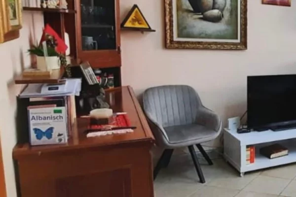 Shtepi ne shitje Apartament ne Tirane, 2+1, Mobilimi E mobiluar, Pagesa 145,000  Euro.