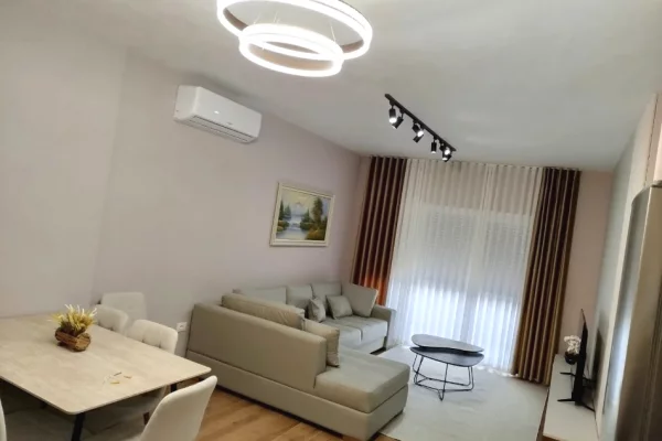 Shtepi me qera Apartament ne Tirane, 1+1, Mobilimi E mobiluar, Pagesa 700  Euro.
