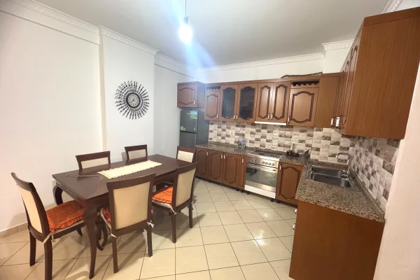Shtepi me qera Apartament ne Tirane, 2+1, Mobilimi E mobiluar, Pagesa 500  Euro.