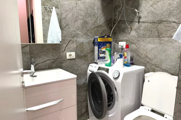 Shtepi me qera Apartament ne Tirane, 2+1, Mobilimi E mobiluar, Pagesa 750  Euro.