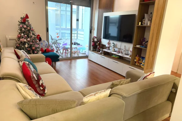 Shtepi me qera Apartament ne Tirane, 2+1, Mobilimi E mobiluar, Pagesa 750  Euro.