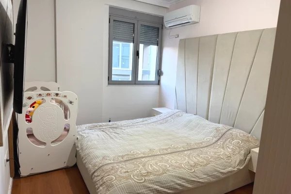 Shtepi me qera Apartament ne Tirane, 2+1, Mobilimi E mobiluar, Pagesa 750  Euro.