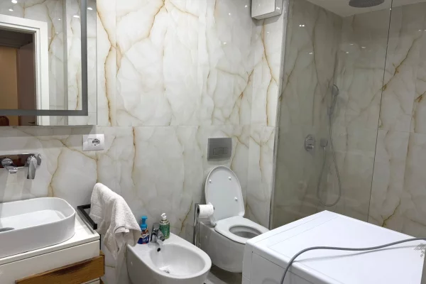 Shtepi me qera Apartament ne Tirane, 2+1, Mobilimi E mobiluar, Pagesa 750  Euro.