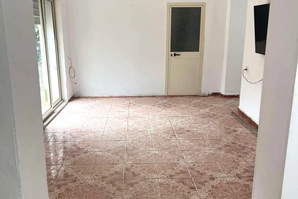 Shtepi ne shitje Apartament ne Tirane, 1+1, Mobilimi E mobiluar, Pagesa 79,000  Euro.