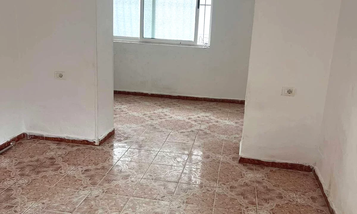 Shtepi ne shitje Apartament ne Tirane, 1+1, Mobilimi E mobiluar, Pagesa 79,000  Euro.