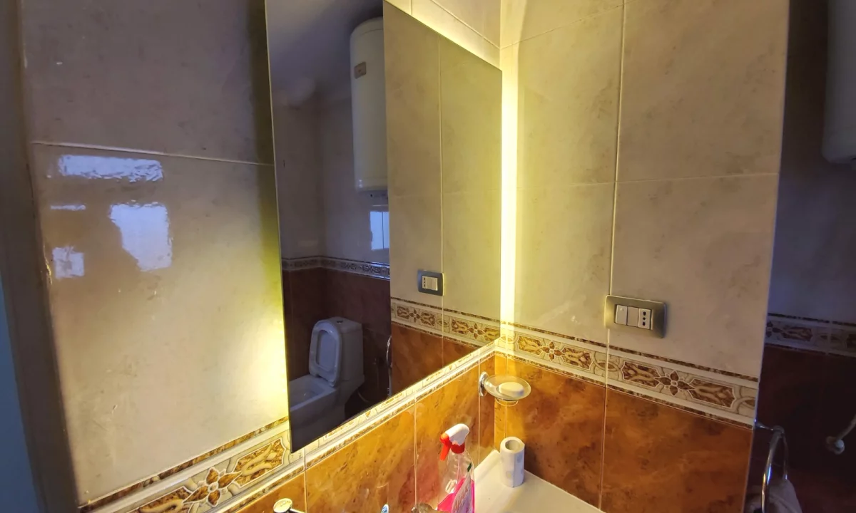 Shtepi ne shitje Apartament ne Tirane, 1+1, Mobilimi E mobiluar, Pagesa 80,000  Euro.