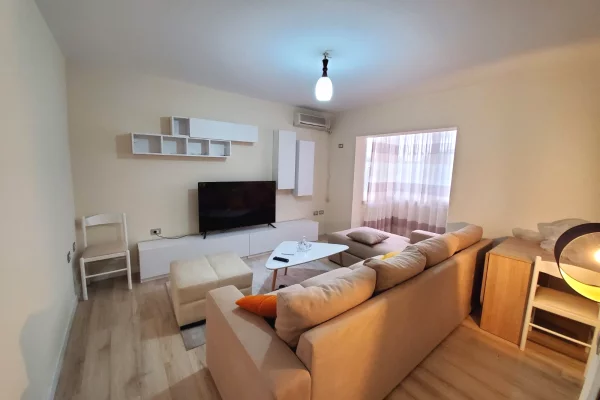 Shtepi ne shitje Apartament ne Tirane, 1+1, Mobilimi E mobiluar, Pagesa 80,000  Euro.