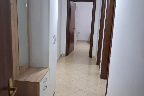 Shtepi me qera Apartament ne Tirane, 2+1, Mobilimi E mobiluar, Pagesa 450  Euro.
