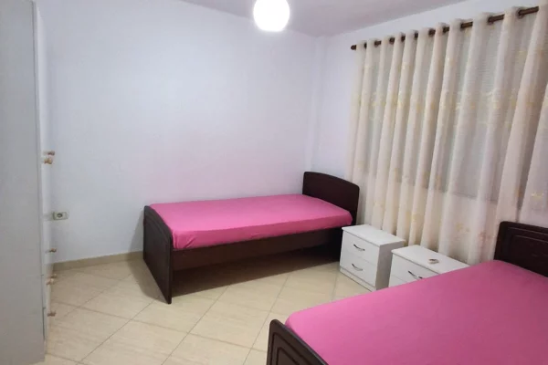 Shtepi me qera Apartament ne Tirane, 2+1, Mobilimi E mobiluar, Pagesa 450  Euro.