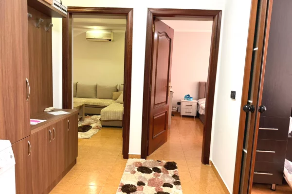 Shtepi me qera Apartament ne Tirane, 2+1, Mobilimi E mobiluar, Pagesa 500  Euro.