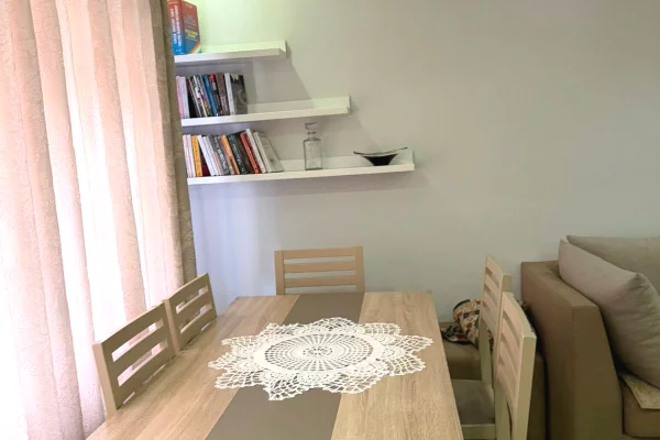 Shtepi me qera Apartament ne Tirane, 2+1, Mobilimi E mobiluar, Pagesa 500  Euro.