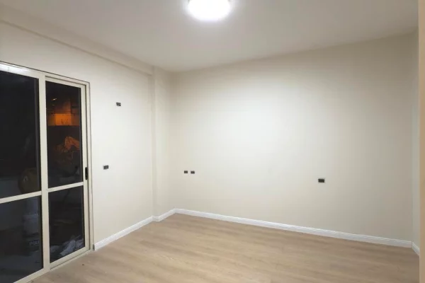 Shtepi ne shitje Apartament ne Tirane, 3+1, Mobilimi Bosh, pa mobiluar, Pagesa 210,000  Euro.