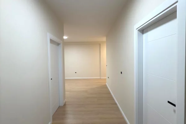 Shtepi ne shitje Apartament ne Tirane, 3+1, Mobilimi Bosh, pa mobiluar, Pagesa 210,000  Euro.