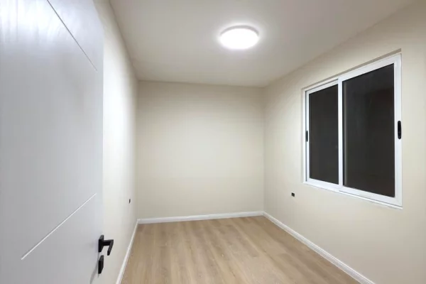 Shtepi ne shitje Apartament ne Tirane, 3+1, Mobilimi Bosh, pa mobiluar, Pagesa 210,000  Euro.