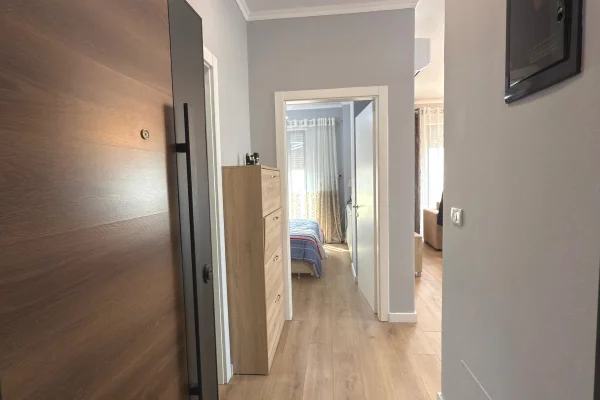 Shtepi ne shitje Apartament ne Tirane, 1+1, Mobilimi E mobiluar, Pagesa 140,000  Euro.