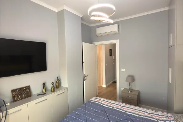 Shtepi ne shitje Apartament ne Tirane, 1+1, Mobilimi E mobiluar, Pagesa 140,000  Euro.