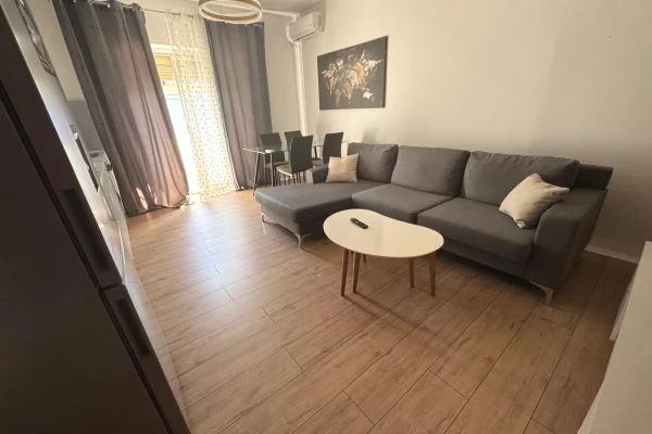 Shtepi me qera Apartament ne Tirane, 1+1, Mobilimi E mobiluar, Pagesa 600  Euro.