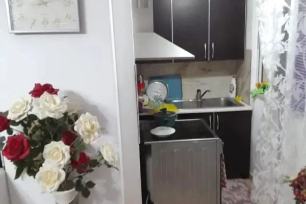 Shtepi ne shitje Apartament ne Tirane, 1+1, Mobilimi E mobiluar, Pagesa 97,000  Euro.