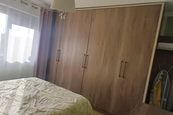 Shtepi ne shitje Apartament ne Tirane, 1+1, Mobilimi E mobiluar, Pagesa 87,000  Euro.