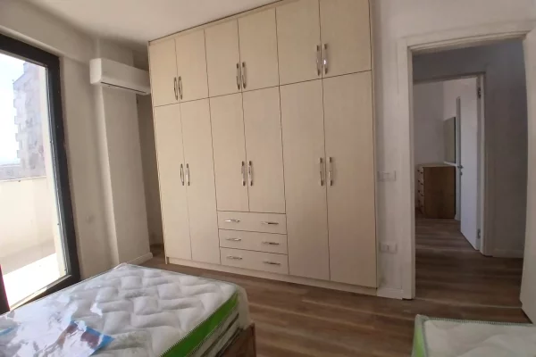 Shtepi me qera Apartament ne Tirane, 2+1, Mobilimi E mobiluar, Pagesa 600  Euro.
