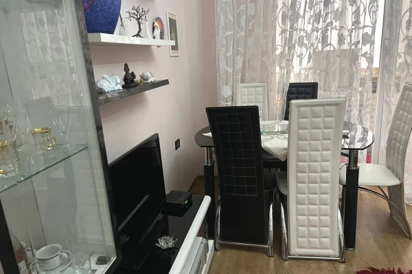 Shtepi me qera Apartament ne Tirane, 2+1, Mobilimi E mobiluar, Pagesa 600  Euro.
