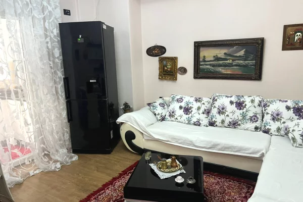 Shtepi me qera Apartament ne Tirane, 2+1, Mobilimi E mobiluar, Pagesa 600  Euro.