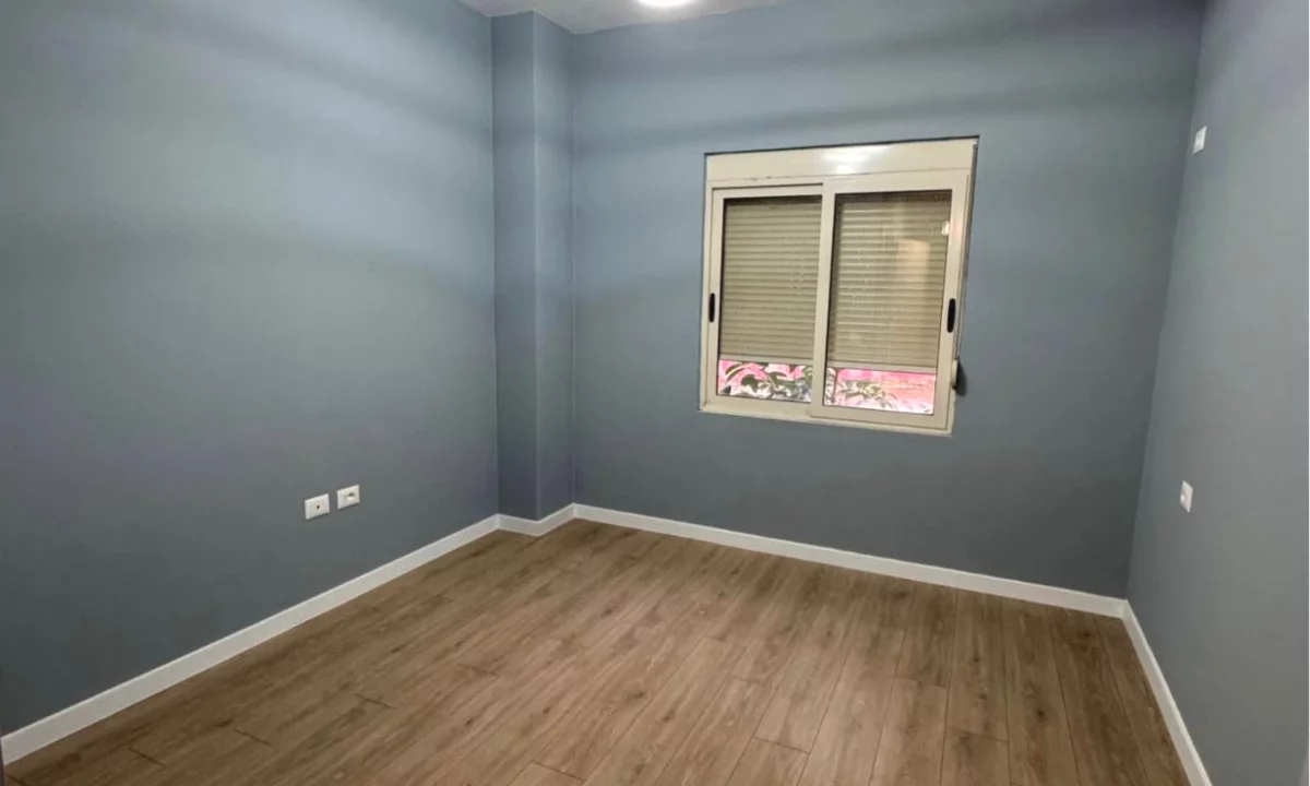 Shtepi ne shitje Apartament ne Tirane, 2+1, Mobilimi Bosh, pa mobiluar, Pagesa 135,000  Euro.