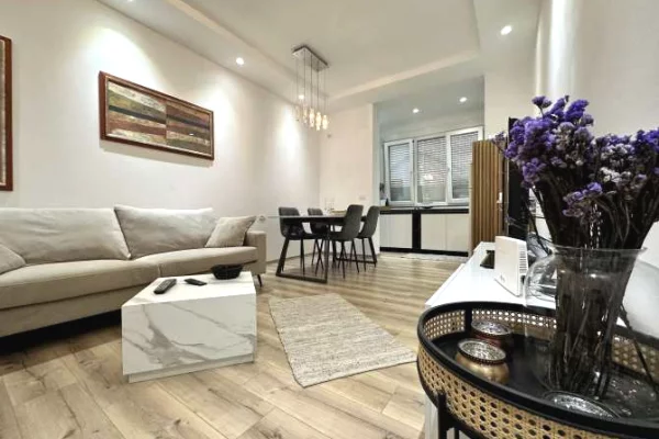 Shtepi me qera Apartament ne Tirane, 2+1, Mobilimi E mobiluar, Pagesa 550  Euro.