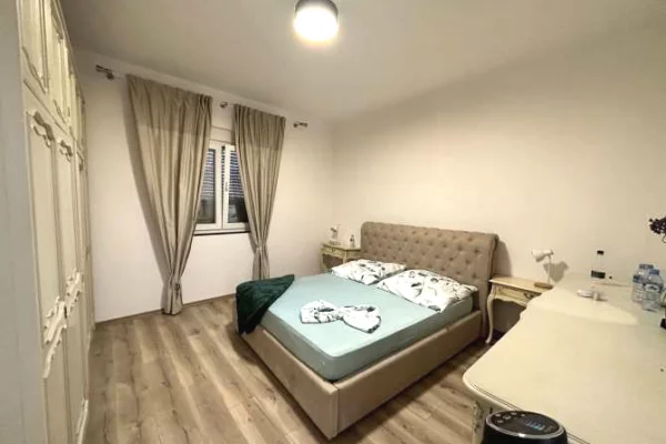 Shtepi me qera Apartament ne Tirane, 2+1, Mobilimi E mobiluar, Pagesa 550  Euro.