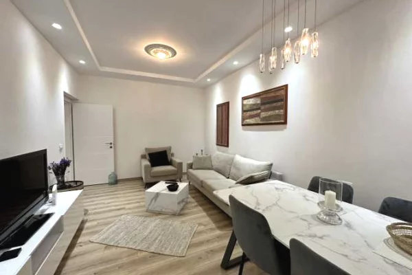 Shtepi me qera Apartament ne Tirane, 2+1, Mobilimi E mobiluar, Pagesa 550  Euro.