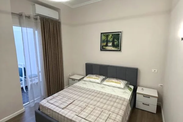 Shtepi ne shitje Apartament ne Tirane, Garsoniere, Mobilimi E mobiluar, Pagesa 98,000  Euro.