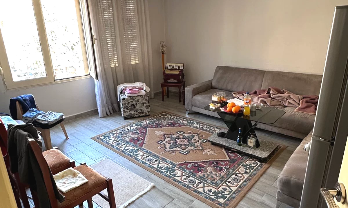 Shtepi me qera Apartament ne Tirane, 2+1, Mobilimi E mobiluar, Pagesa 500  Euro.