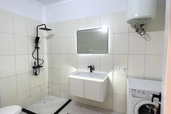 Shtepi ne shitje Apartament ne Tirane, 2+1, Mobilimi E mobiluar, Pagesa 167,000  Euro.