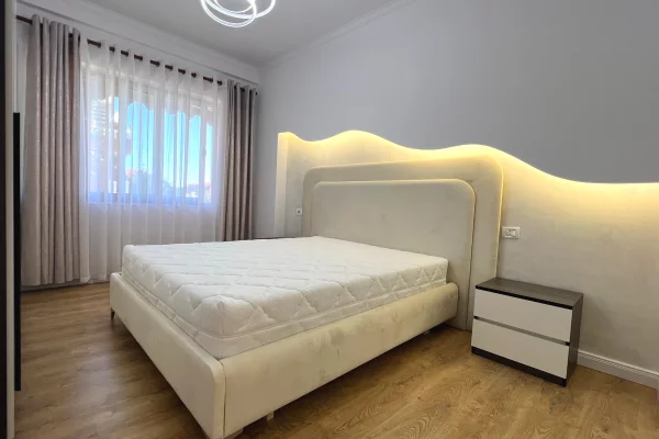 Shtepi ne shitje Apartament ne Tirane, 2+1, Mobilimi E mobiluar, Pagesa 167,000  Euro.
