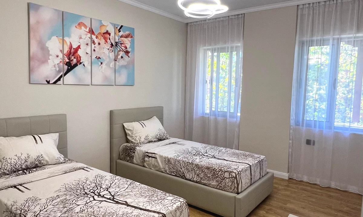 Shtepi ne shitje Apartament ne Tirane, 2+1, Mobilimi E mobiluar, Pagesa 167,000  Euro.